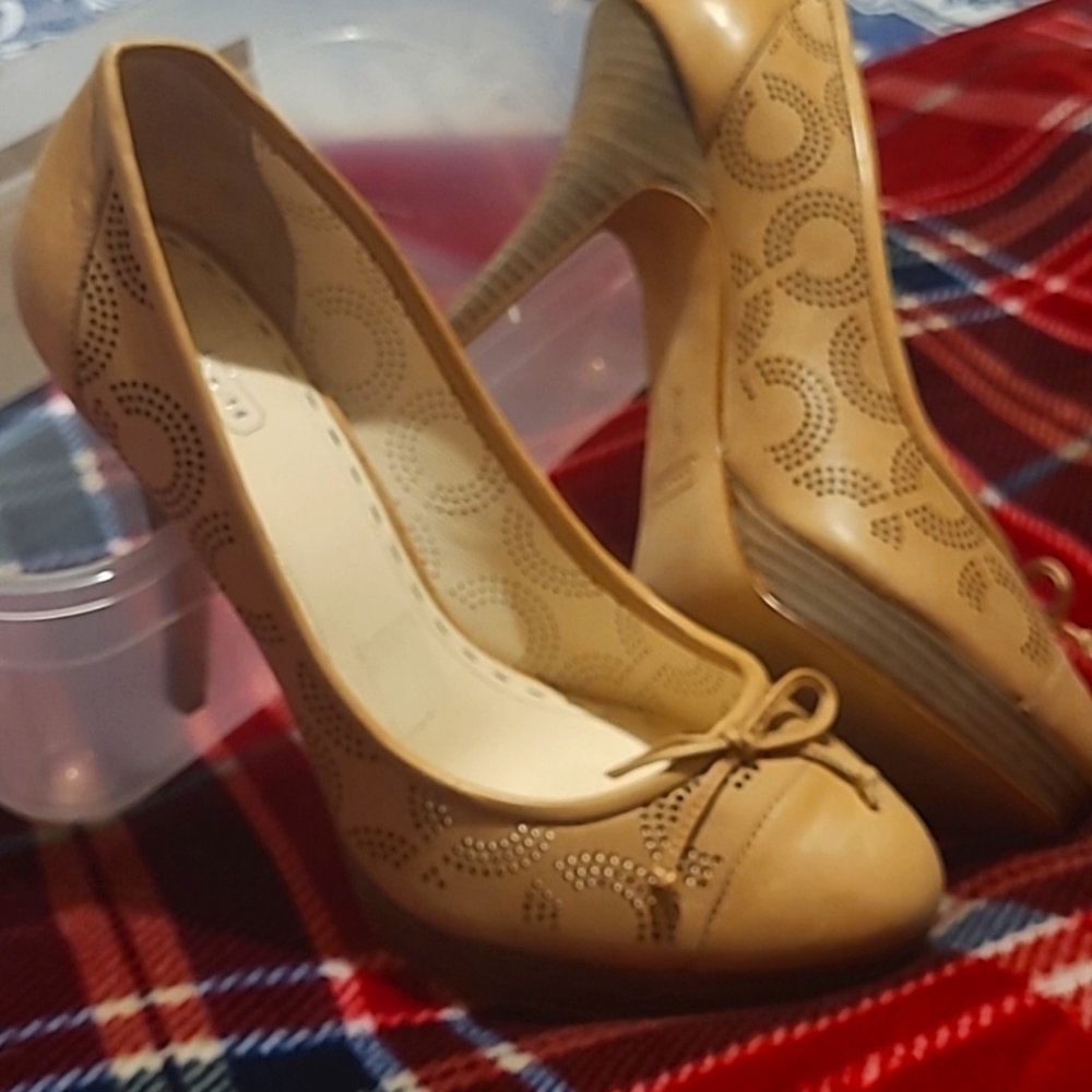 Coach heels size 9